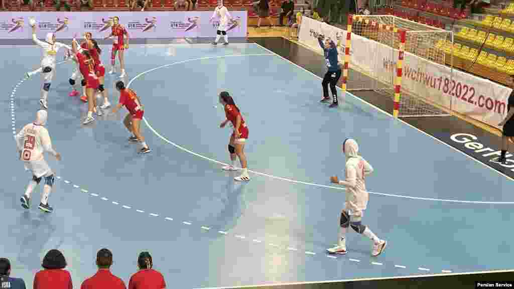 دختران هندبال ایران در مجموع توانستند ۱۹ بار دروازه تیم میزبان را باز کنند