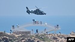 Кинеските државни медиуми објавија дека Кинеската Народноослободителна армија извршила „обука за гаѓање со директен оган“ во Тајванскиот теснец околу 13 часот.