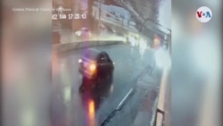 Vehículos caen en dos agujeros en una carretera de Guatemala 