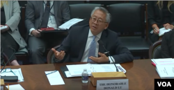 Davlat kotibining Janubiy va Markaziy Osiyo bo'yicha muovini Donald Lu AQSh Vakillar palatasida so'zlamoqda, Vashington, 14-sentabr, 2022