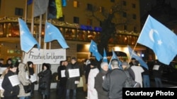 Xitoy hukumatiga qarshi Germaniyada o'tkazilgan uyg'urlar namoyishi