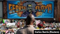 Memorijal za Floyda na mjestu gdje je preminuo u Minneapolisu 25. maja 2020.