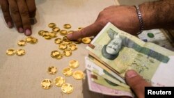 Nilai rial (IRR) mengalami depresiasi tajam sebagai akibat dari keputusan Presiden AS Donald Trump pada 2018 untuk mundur dari kesepakatan nuklir. Nilai IRR mencapai 116.500 per 1 dolar AS (USD), Rabu (21/8).