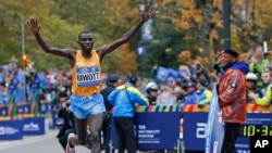 Stanley Biwott a remporté le marathon de New York le 1er novembre 2015. (AP Photo/Kathy Willens)