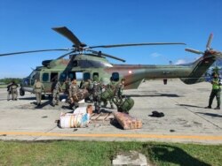 Satu peleton personil tambahan dikirim ke Kiwirok hari Sabtu (18/9) untuk memburu kelompok bersenjata pimpinan Lamek Taplo, yang diduga melakukan serangan terhadap nakes, Senin (13/9).(Foto: Courtesy/Pendam XVII/Cenderawasih)