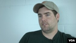 Patrick Oliver, an aquaculture farmer, manages three oyster farms for the East Coast-based Rappahannock Oyster Company. (J. Swicord/VOA)