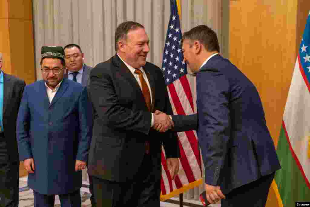 2-fevral kuni kechqurun Toshkentga yetib kelishi bilanoq AQSh Davlat kotibi Mayk Pompeo va u boshliq delagatsiya O'zbekistonning diniy yetakchi va faollari bilan uchrashgan. E'tiqod erkinligi targ'iboti - Amerikani Amerika qilgan qadriyatlardan, deydi Pompeo.