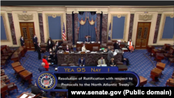 Гласањето за НАТО е многу важен глас - за американската безбедност ширум светот: членството на Финска и Шведска уште повеќе ќе го зајакне НАТО - рече лидерот на мнозинството во Сенатот Чак Шумер, демократ од Њујорк.