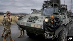 Xe bọc th&#233;p Stryker nằm trong số 2,6 tỉ đ&#244; la viện trợ qu&#226;n sự cho Ukraine (ảnh chụp tại Vilseck, Đức, ng&#224;y 9/2/2022).