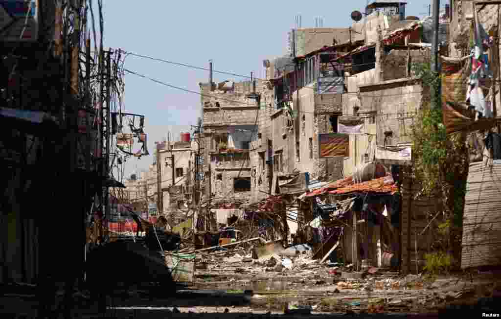 Buildings that were damaged during clashes between forces loyal to Syria's President Bashar al-Assad and Free Syrian Army fighters, near the Sayeda Zainab area of Damascus, May 29, 2013.