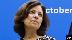 ARCHIVO - La subsecretaria del Tesoro de Estados Unidos, Sarah Bloom Raskin, antes de la ceremonia de apertura de la reunión de ministros de finanzas del Foro de Cooperación Económica Asia-Pacífico (APEC) en Beijing, China, el 22 de octubre de 2014.