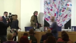 Detienen a exasesor de Trump por presunto fraude sobre el muro