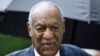 ARCHIVO - Bill Cosby llega a una audiencia de sentencia luego de su condena por agresión sexual en el juzgado del condado de Montgomery en Norristown Pensilvania.