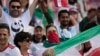 Perilaku Kontras Fans Iran Saat Bertanding Lawan Inggris