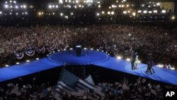 'Yan wasan Manchester City rike da kofi