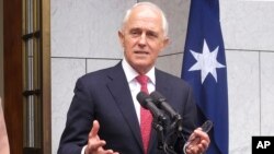 Perdana Menteri Australia Malcolm Turnbull memberikan keterangan kepada wartawan di Gedung Parlemen Australia di Canberra, 21 Agustus 2018. 