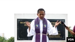 Hình Cha Tâm Dâng Lễ.