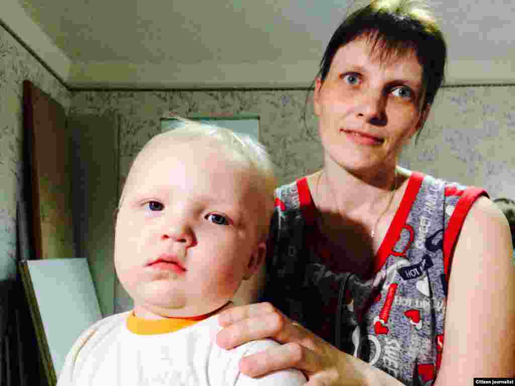 Olga, a mother of six children who fled Mariupol,&nbsp;​June 3, 2015. (Daniel Schearf/VOA)