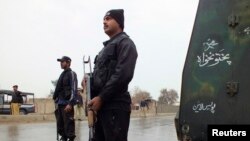 Pakistan, Jumat (12/2), menyatakan empat tentaranya tewas sewaktu “teroris” menyerbu sebuah pos keamanan di distrik terpencil di bagian barat laut negara itu. (Photo: Reuters)