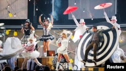 Taylor Swift performs at the 55th annual Grammy Awards in Los Angeles, California, Feb. 10, 2013. 