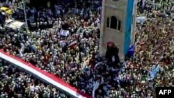 Hàng chục ngàn người tuần hành chống sự cai trị của Tổng thống al-Assad tại thành phố Hama, ngày 1/7/2011