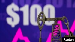 Los precios del petróleo superaron los 100 dólares por barril después de la invasión de Rusia a Ucrania el 24 de febrero de 2022.