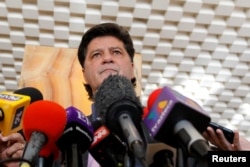 Jerry Dias, head of Canada's biggest private sector union Unifor, talks to reporters at the site of the fifth round of NAFTA talks involving the United States, Mexico and Canada in Mexico City, Nov. 17, 2017.
