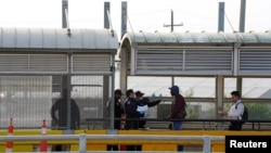 Hace dos semanas, el gobierno del presidente Donald Trump cerró la frontera sur a cualquier tipo de viaje que sea considerado “no esencial”.