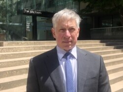 Immigration Lawyer Richard Kurland stands in front of the Supreme Court of British Columbia in Vancouver, Canada, May 27, 2020. (Photo: Craig McCulloch / VOA)