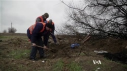 Ukrainian Volunteers Search for Bodies of Missing Soldiers