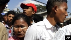 A woman hugs her son who came out of Myanmar's Insein prison in Rangoon, Burma, January 3, 2012.