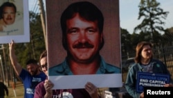 7 Mart 2025 - İdam cezası karşıtları, Brad Sigmon'un cezasının infazı öncesinde Güney Carolina'da protesto eylemleri düzenledi.