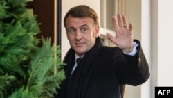 Макрон стана првиот европски лидер да го посети Трамп откако тој ја врати власта пред еден месец