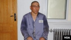 Kenneth Bae being interviewed by Japanese pro-North Korea newspaper Choson Sinbo at a North Korean labor camp, June 26, 2013.