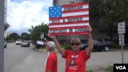 A demonstrator outside the Chinese consulate in Houston. (G. Flakus/VOA)