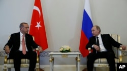 俄罗斯总统普京在圣彼得堡会晤土耳其总统埃尔多安（2016年8月9日）