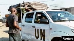 A civilian talks to peacekeepers serving in the United Nations Organization Stabilization Mission in the Democratic Republic of the Congo in Kinshasa, April 10, 2017.
