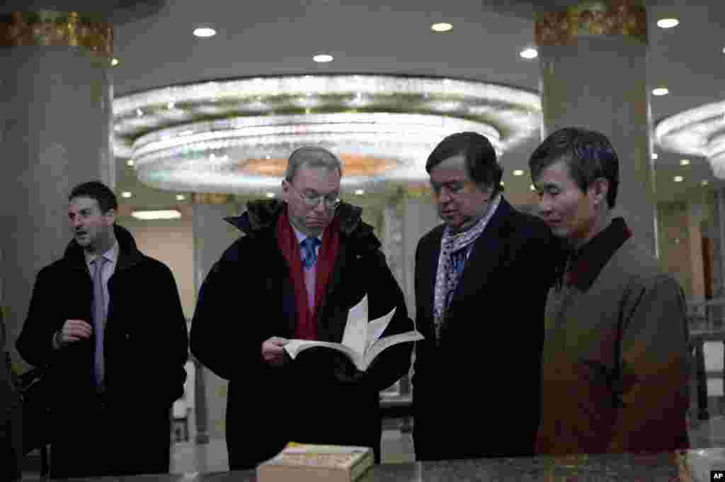 Uskoro, nakon prvih snimaka, bilo je jasno da s Hablom nešto nije u redu. Slike su bile mutne i nisu se mogle fokusirati. Sa sledećim letom šatla greška je popravljena - ogledalo je zamenjeno novim. Zatim slike koje su usledile bile su bolje od svih do tada.