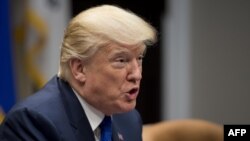 Le président américain Donald Trump fait une déclaration à la Maison Blanche à Washington le 28 novembre 2017.