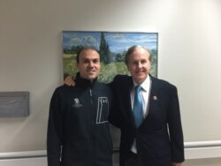 سعید عابدینی (چپ) تا زمان توافق هسته‌ای از ایران آزاد نشد.