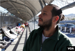 Eddy Gonzalez is a Cuban migrant who has been on the journey to the U.S. for the past three years. “If I have been almost three years away from my country, six days sleeping here on the floor, what’s three months detained in a prison?” Gonzalez said when talking about the possibility of ending up in immigration detention. (R. Taylor/VOA)