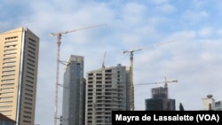 Construção de prédios altos na Baixa de Luanda, Angola
