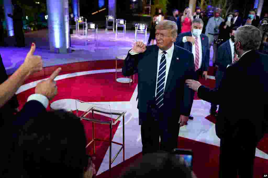 بعد از این جلسه پرسش و پاسخ، پرزیدنت ترامپ به ابراز احساسات حاضران پاسخ داد. سومین و آخرین دور از مناظره‌ها بین پرزیدنت ترامپ و جو بایدن روز پنجشنبه ۲۲ اکتبر (یکم آبان ماه) در نشویل ایالت تنسی برگزار می‌شود.