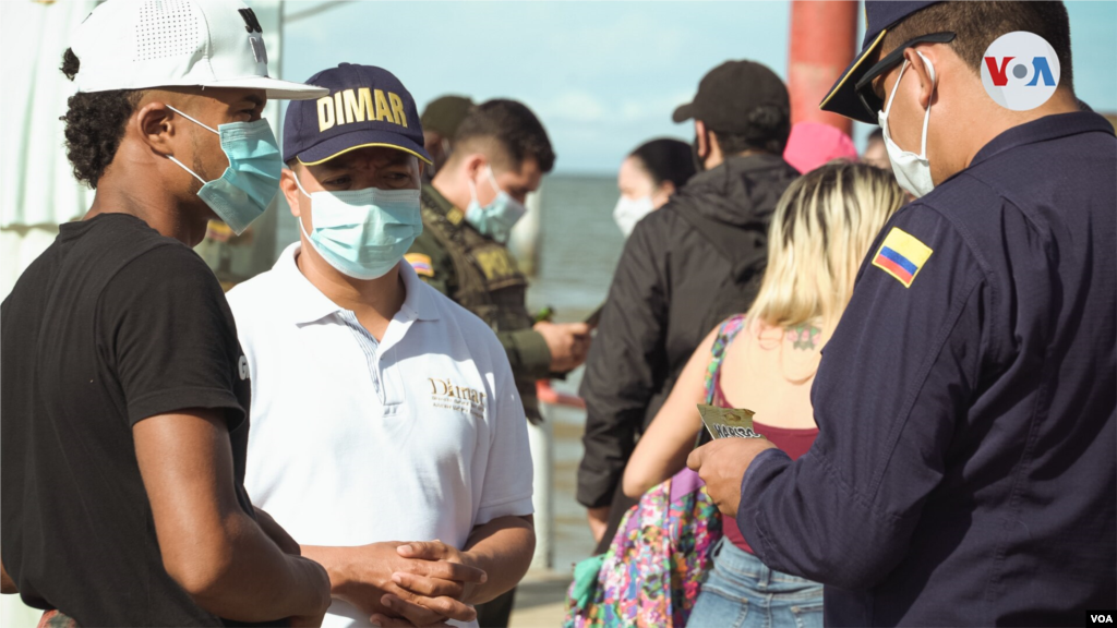 Las autoridades colombianas realizan controles a los migrantes al salir y entrar de los puertos, con el objetivo de verificar antecedentes. La población migrante tiene libre circulación.