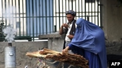 Əfqanıstanda azyaşlı qız ərinin qohumları tərəfindən işgəncələrə məruz qalıb