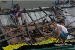 Residents repair their damaged houses after Typhoon Kammuri hit Legazpi City, Albay, Philippines, December 2, 2019. REUTERS/Nino Luces NO RESALES. NO ARCHIVES