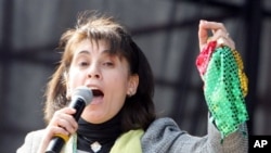 Leyla Zana, mantan anggota parlemen Kurdi, dihukum 10 tahun penjara (foto: dok).