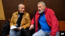 FILE - Sergei Sokolov, now editor-in-chief of the influential Russian newspaper Novaya Gazeta, left, and Nobel Peace Prize recipient Dmitry Muratov talk in a Moscow court on Sept. 5, 2022. Sokolov was detained Feb. 29, 2024, and accused of discrediting Russia's military.