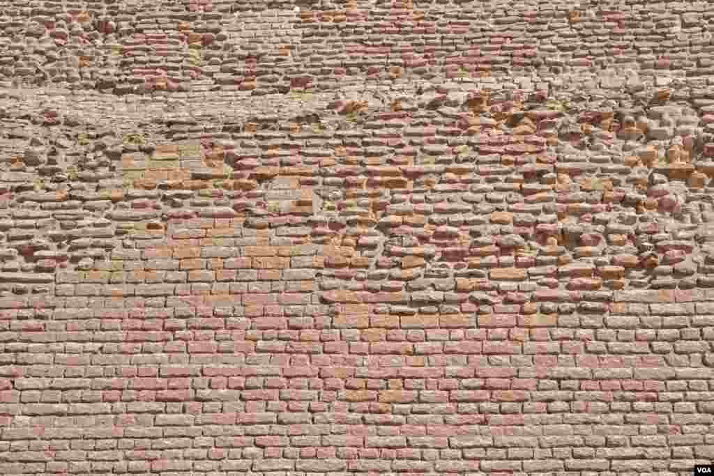 Stone blocks that had loosened were restored, and gaps between the blocks were filled with the same material that had been used in the construction of the pyramid. (H. Elrasam/VOA)