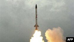 Tên lửa đất đối đất Prahaar được bắn thử nghiệm từ Balasora, Ấn Ðộ